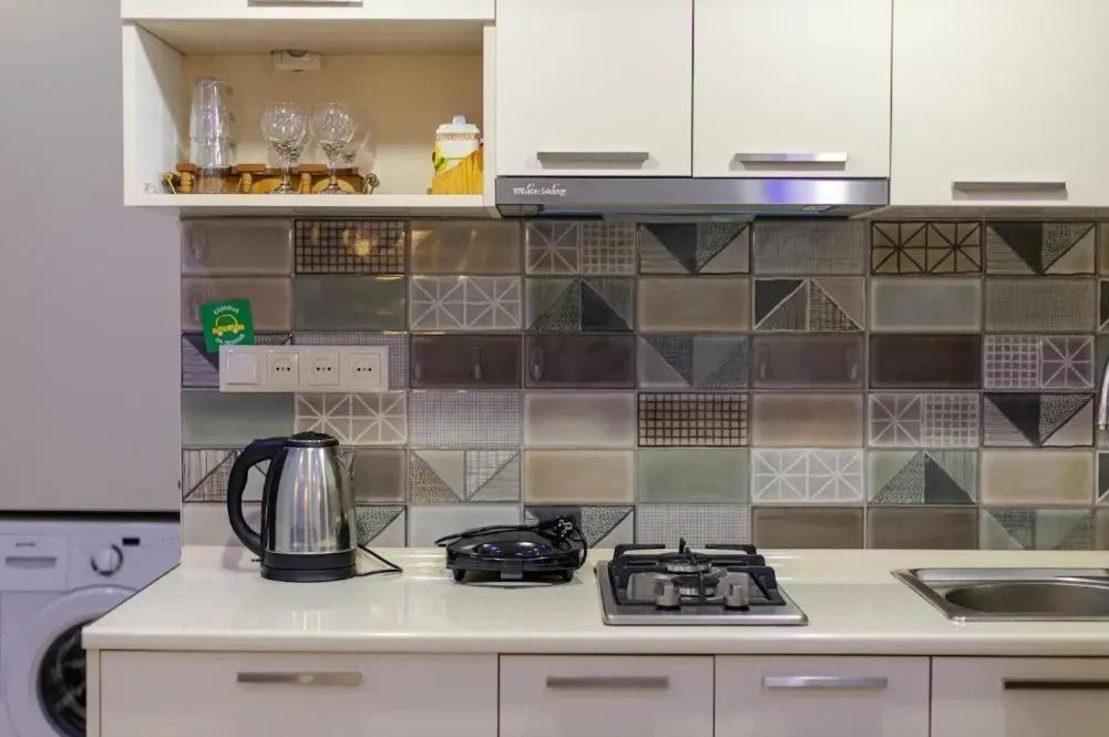 Bubukin Apartment Батуми Екстериор снимка
